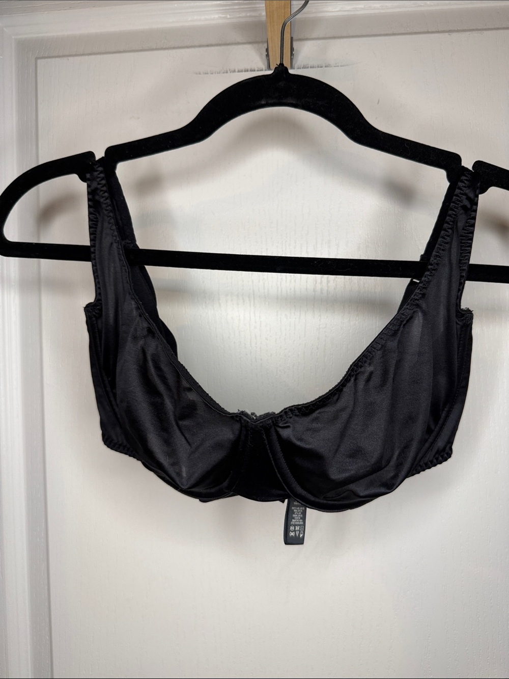SKIMS Black Satin Underwire Bra with Wide Straps - Picture 2 of 5